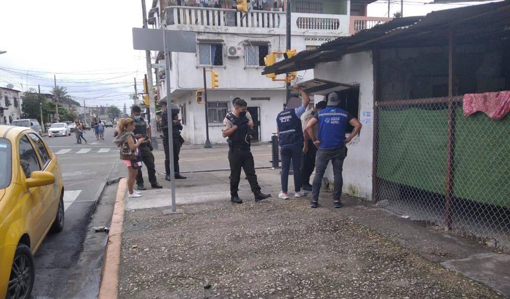 Un detenido tras viralizarse video de un sujeto apuñalando a una mascota en Guayaquil