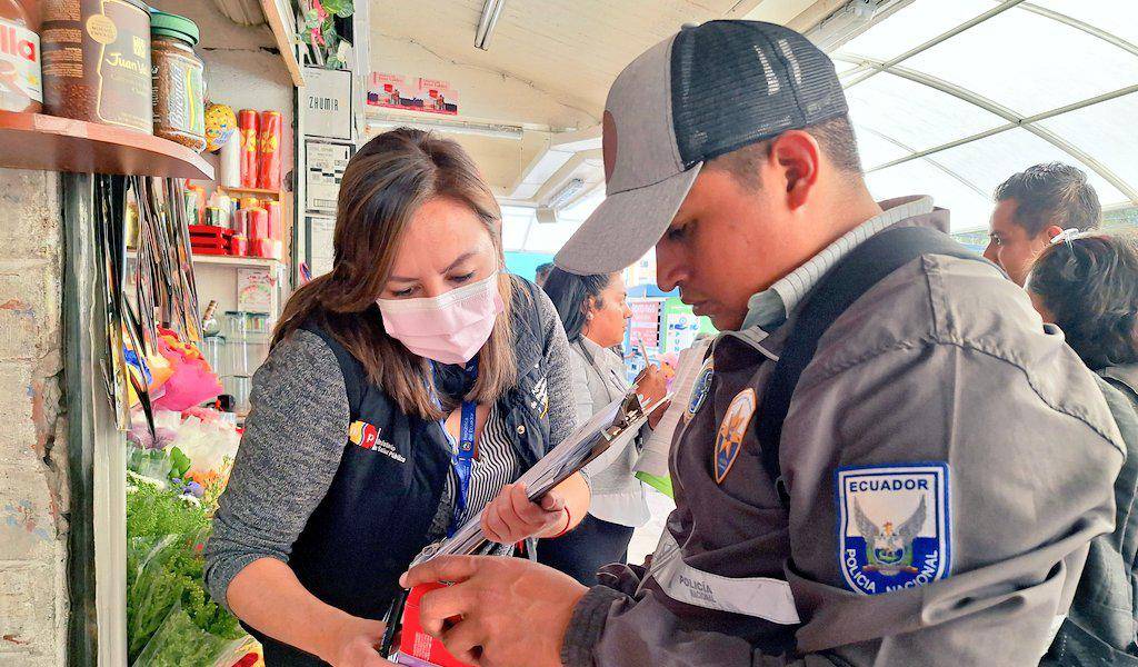 Quito: más de 3 400 productos sin registro sanitario se detectaron en el Mercado Iñaquito