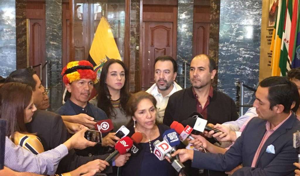 Naranjo entrega informe que recomienda destituir a Galarza