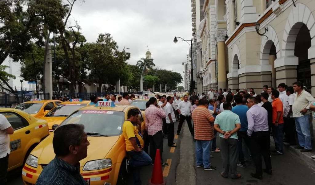 Taxistas protestan contra la informalidad en Guayaquil