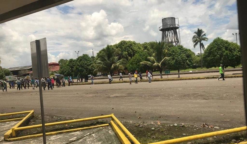 Tres campos petroleros suspenden operaciones