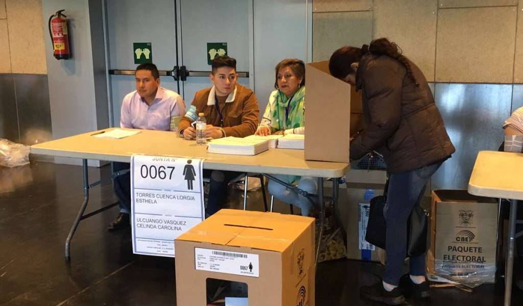 Ecuatorianos en el exterior ejercieron derecho al voto