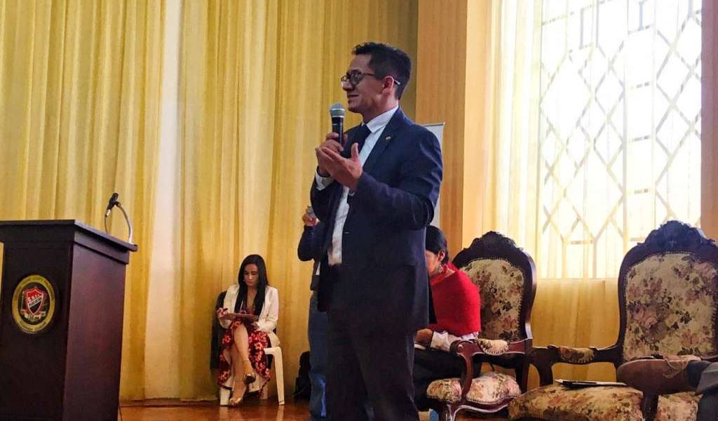 Defensor del Pueblo pide destitución de Paúl Granda del IESS