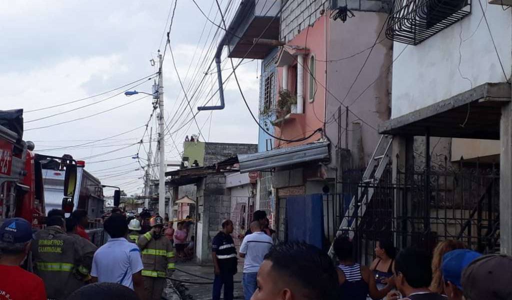 16 muertos tras incendio en suburbio de Guayaquil