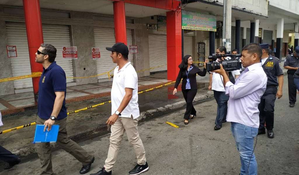 Clausuran bodegas clandestinas tras incendio en Guayaquil