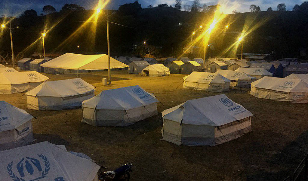 516 esmeraldeños pasan la noche en albergue de Tonsupa luego de los sismos