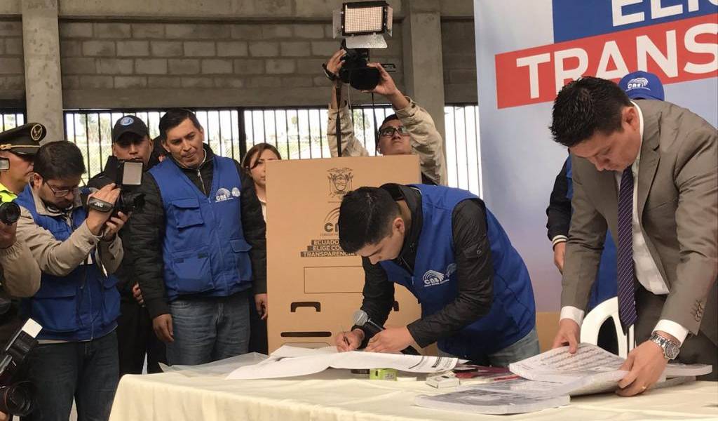 Más de 10 mil personas privadas de libertad votan hoy en Ecuador