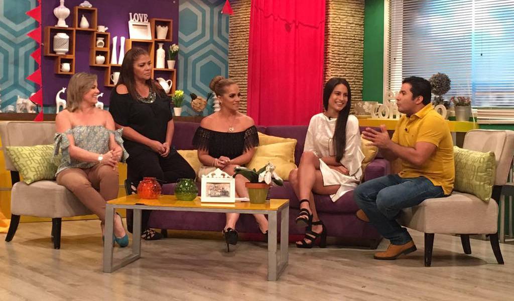 Actriz ecuatoriana Joselyn Gallardo, de 'Sin senos sí hay paraíso', visita ECUAVISA