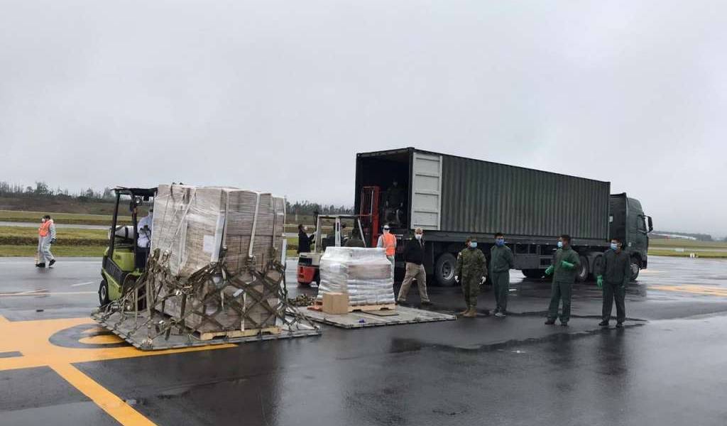 Llegan a Ecuador equipos e insumos médicos desde EEUU