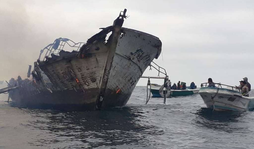 Chanduy: 12 pescadores salvados tras incendio en nave