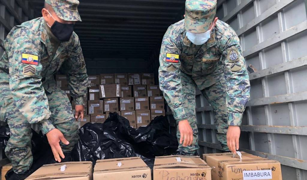 Las Fuerzas Armadas distribuyeron los kits electorales
