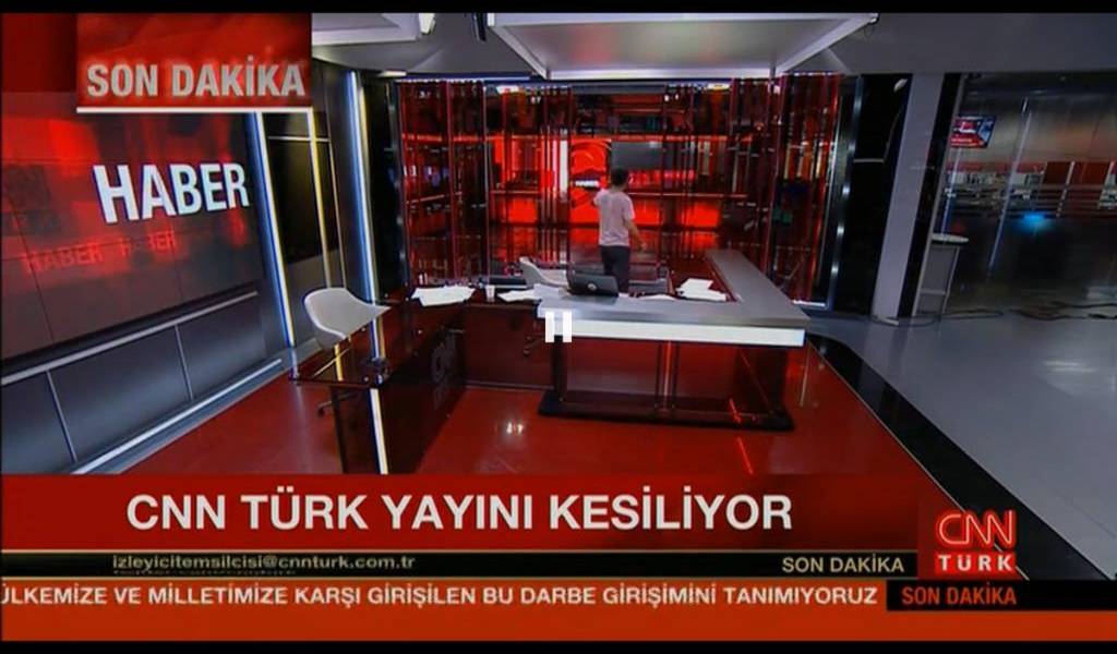 Turquía: soldados golpistas ocupan televisora CNNTürk y cortan emisión
