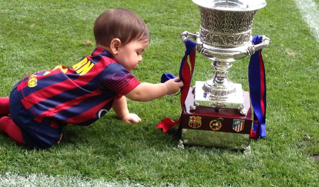 Shakira y su hijo, Milan, celebraron juntos el último título conseguido por Piqué