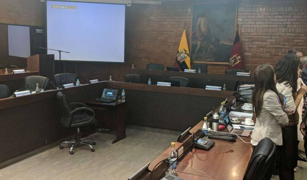 Alcalde Rodas abandonó abruptamente Concejo