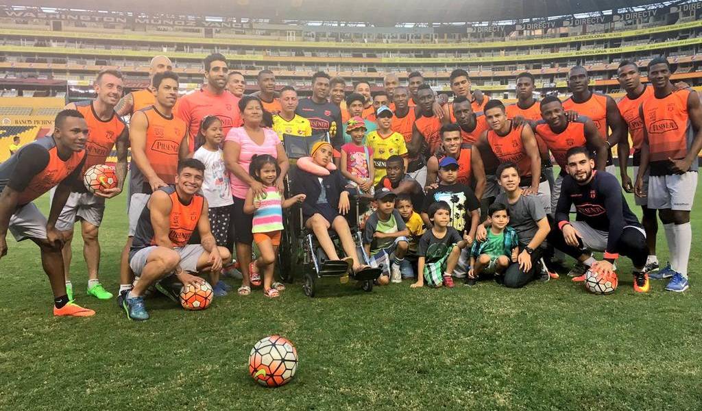 Clubes del campeonato ecuatoriano saludan a los niños en su día