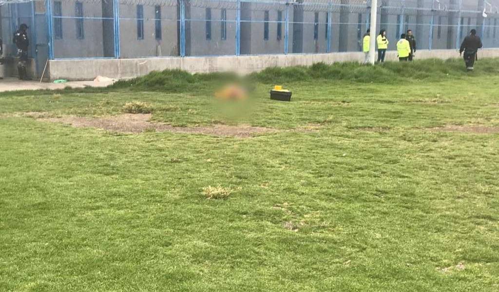 Asesinan a disparos a expolicía en cárcel de Latacunga
