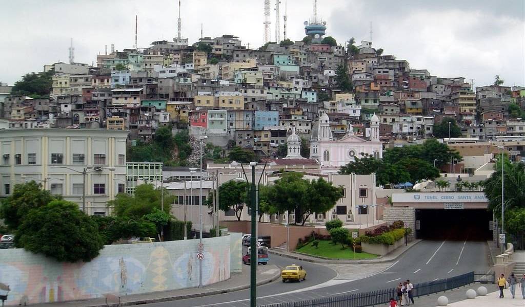 Hombre que huía de un accidente fue detenido en el cerro del Carmen