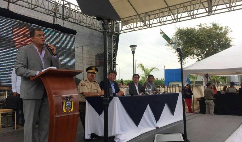 Correa: Gobierno central no gasta en un mes lo que el municipio, en un año