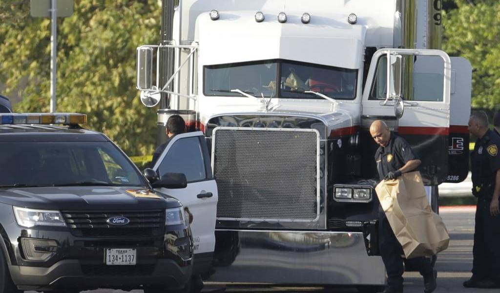 Fallece décima persona hallada en camión sofocante con migrantes en Texas
