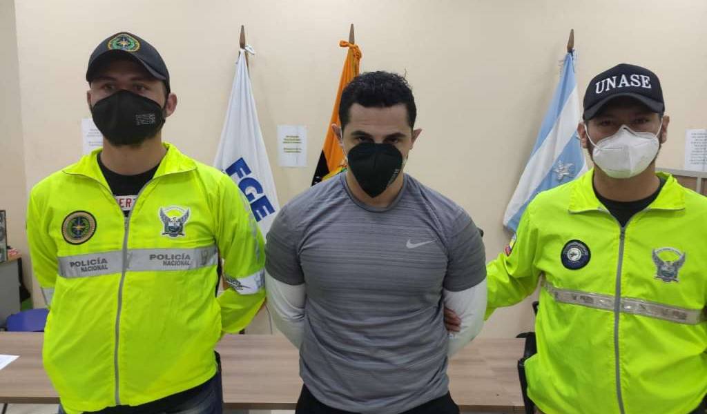 Fiscalía detiene a Abraham Muñoz, entrenador de Daniel Salcedo, por presunto delito de peculado