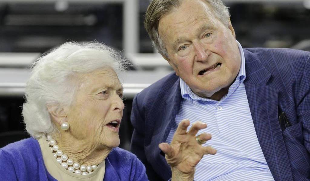 Expresidente Bush sale de cuidados intensivos, su esposa es dada de alta