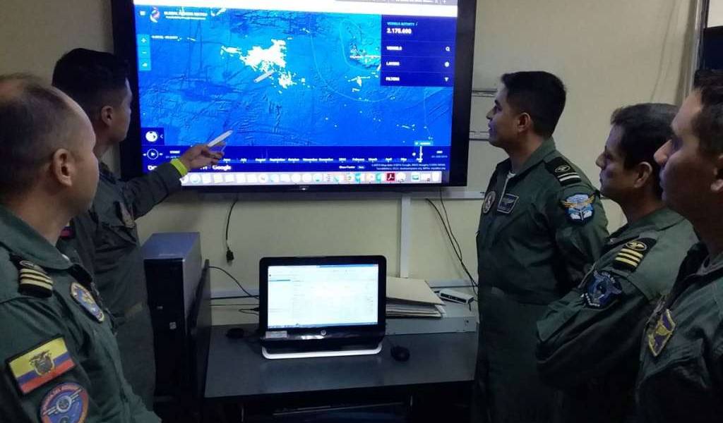 Flota china se acerca al límite ecuatoriano en Galápagos