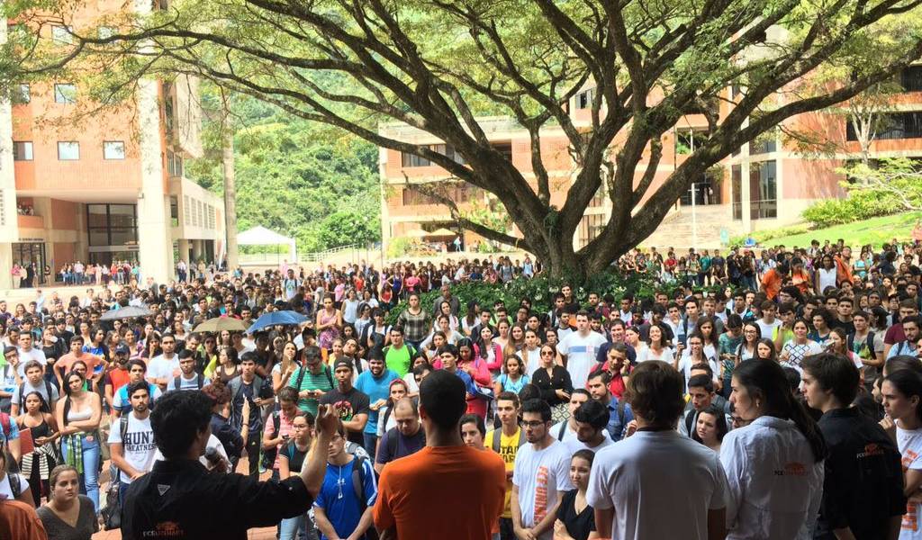 La oposición de Venezuela intenta mostrar su fuerza en la calle