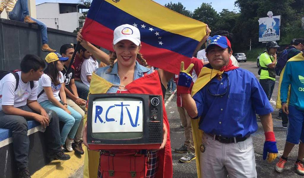 Oposición vuelve a la calle en Venezuela con la libertad de expresión como bandera