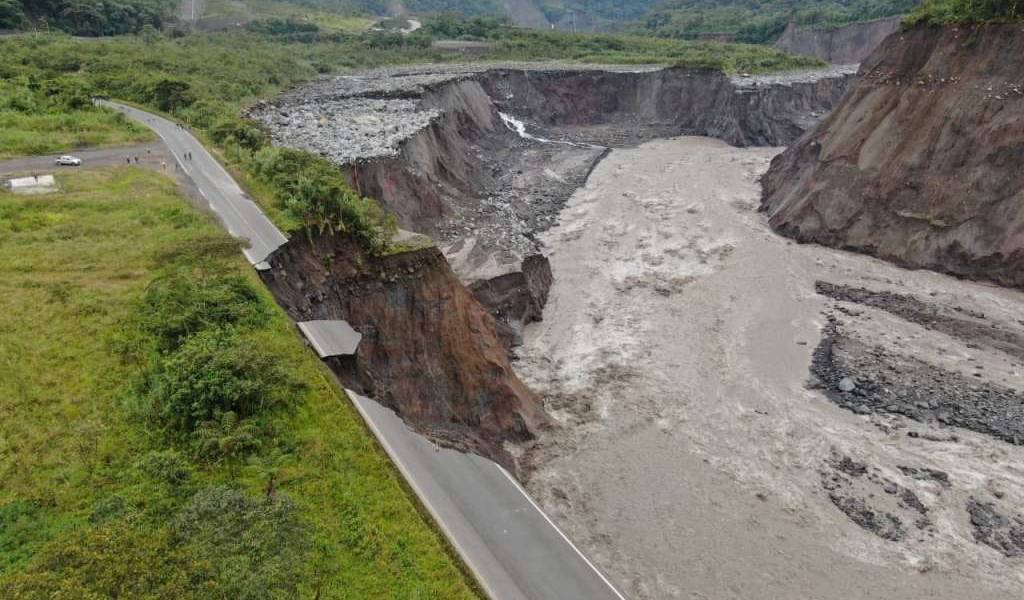 Erosión del río Coca destruye parte de la vía Baeza-Lago Agrio