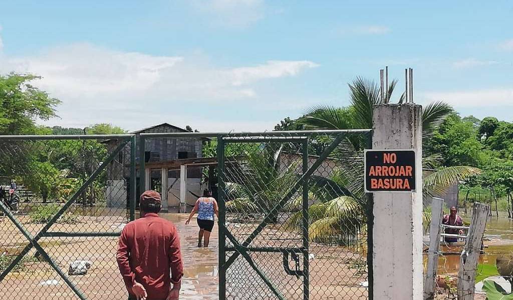 Zonas rurales inundadas en 3 cantones de Manabí