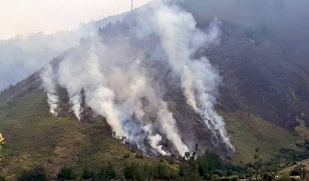 Nuevos incendios en Baños y Patate mantienen en alerta a Tungurahua