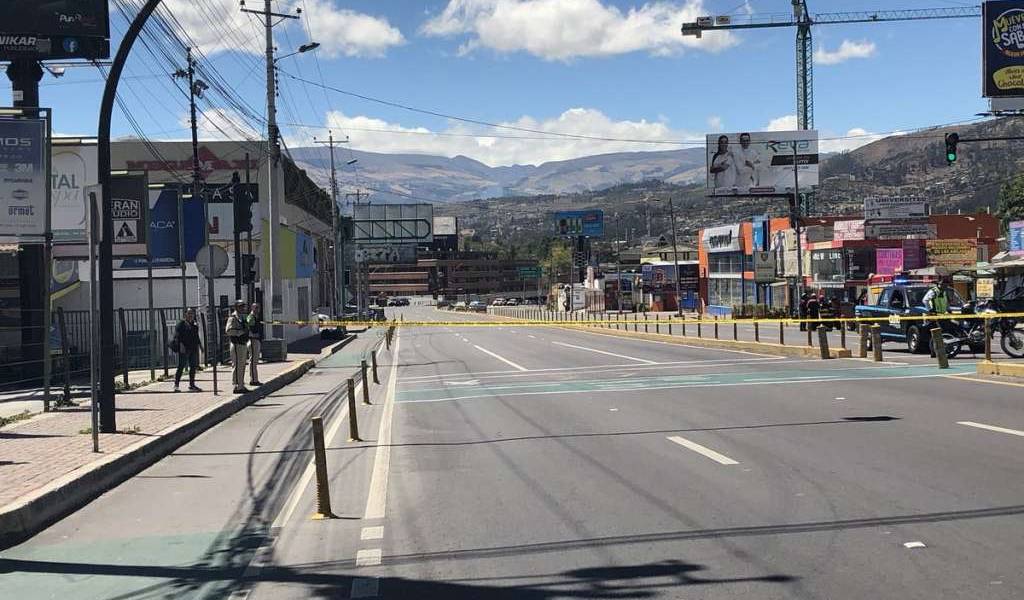 Policía descarta presencia de explosivo en centro comercial de Cumbayá