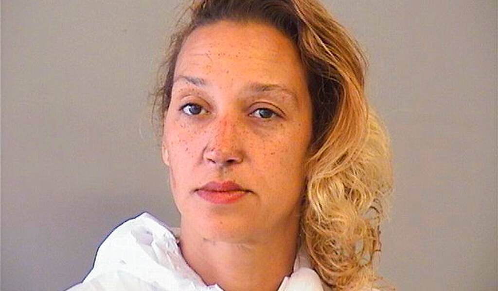 Mujer recibe cadena perpetua tras apuñalar a su hija en EEUU