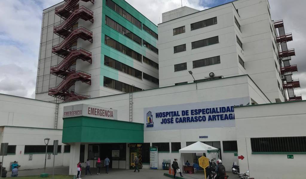 Paciente supera COVID-19 y es dado de alta en Cuenca