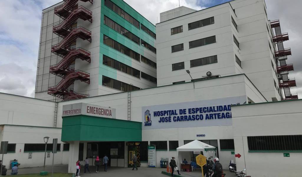 Paciente supera COVID-19 y es dado de alta en Cuenca