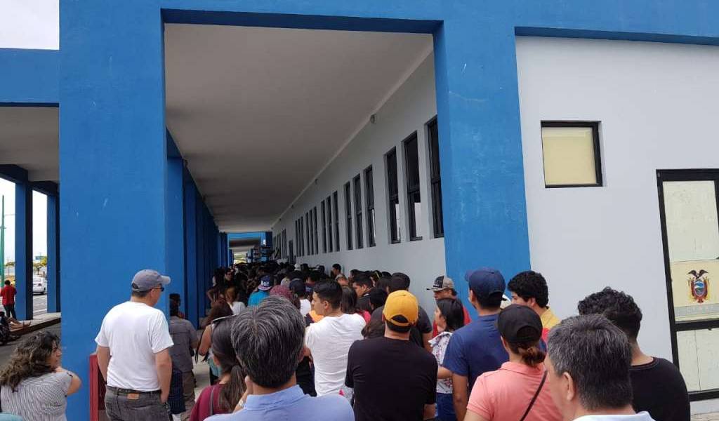 Hasta 12 horas para pasar centros de controles fronterizos en Huaquillas