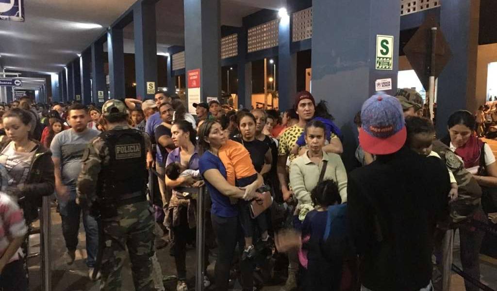 Venezolanos llegan a Ecuador con Perú como objetivo