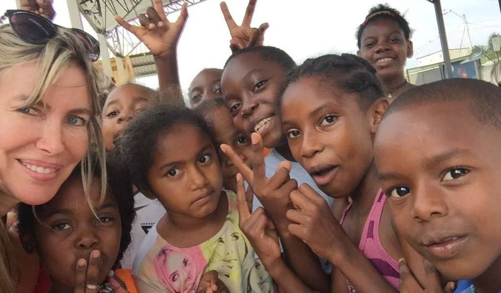 Niños de la Isla Trinitaria, en una fiesta por la Navidad
