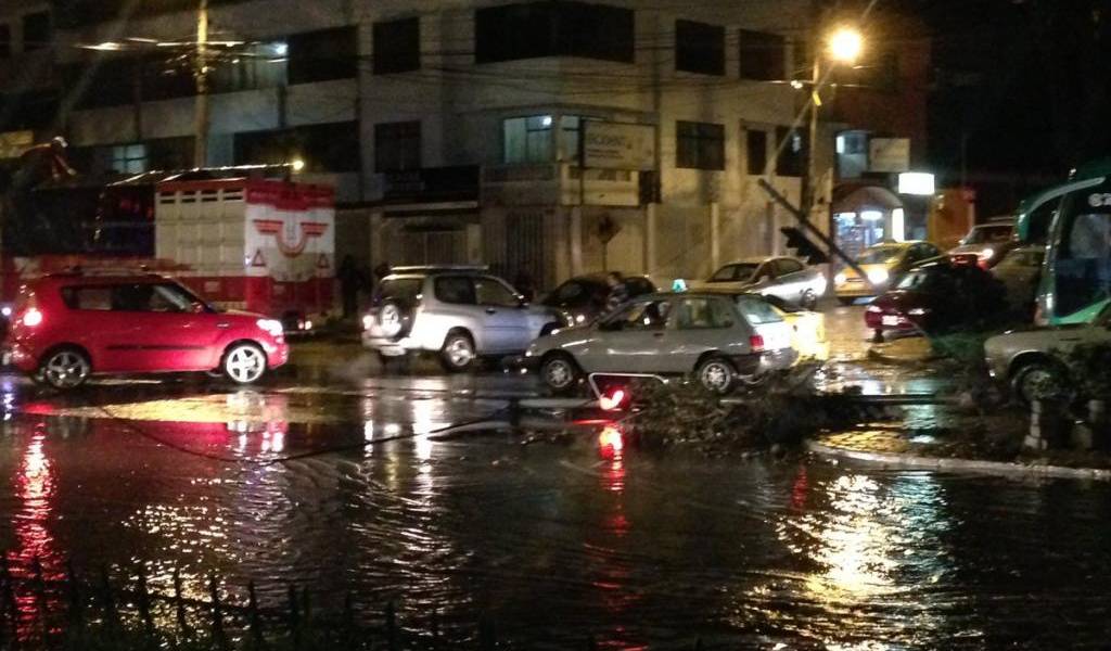 Varios sectores anegados en Loja tras registrarse fuertes lluvias