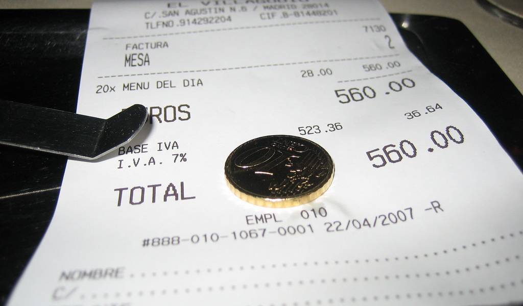 Un comensal deja &#039;propina&#039; de casi 10 mil dólares en un restaurante en plena epidemia del coronavirus