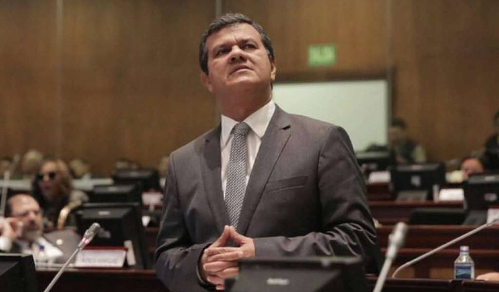 Asamblea definió comisión que investigará a Eliseo Azuero