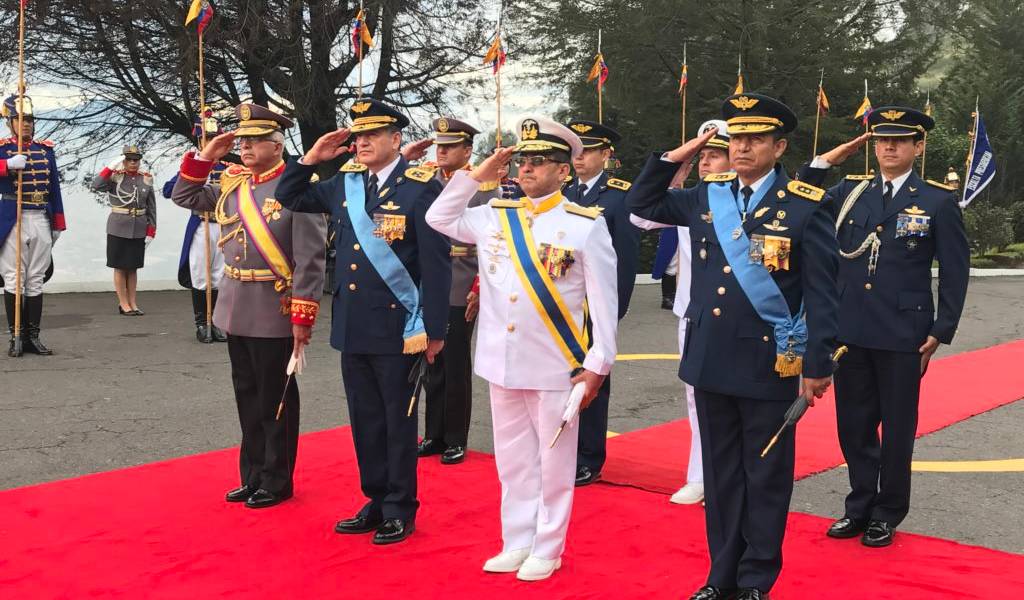 Autoridades llegan a la Cima de la Libertad en honor a la Batalla de Pichincha