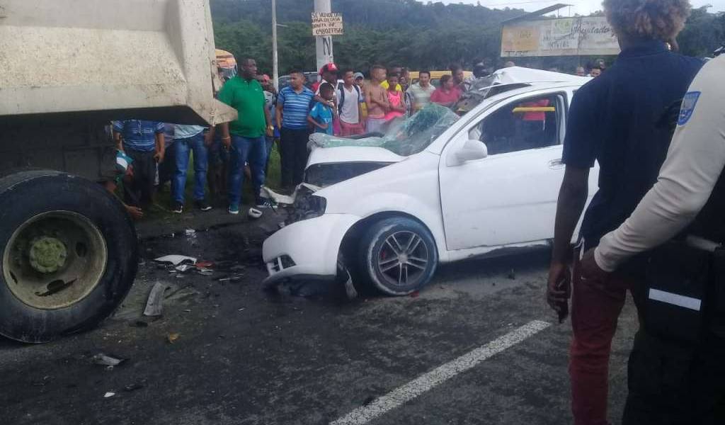 Accidente de tránsito en Esmeraldas deja 3 fallecidos