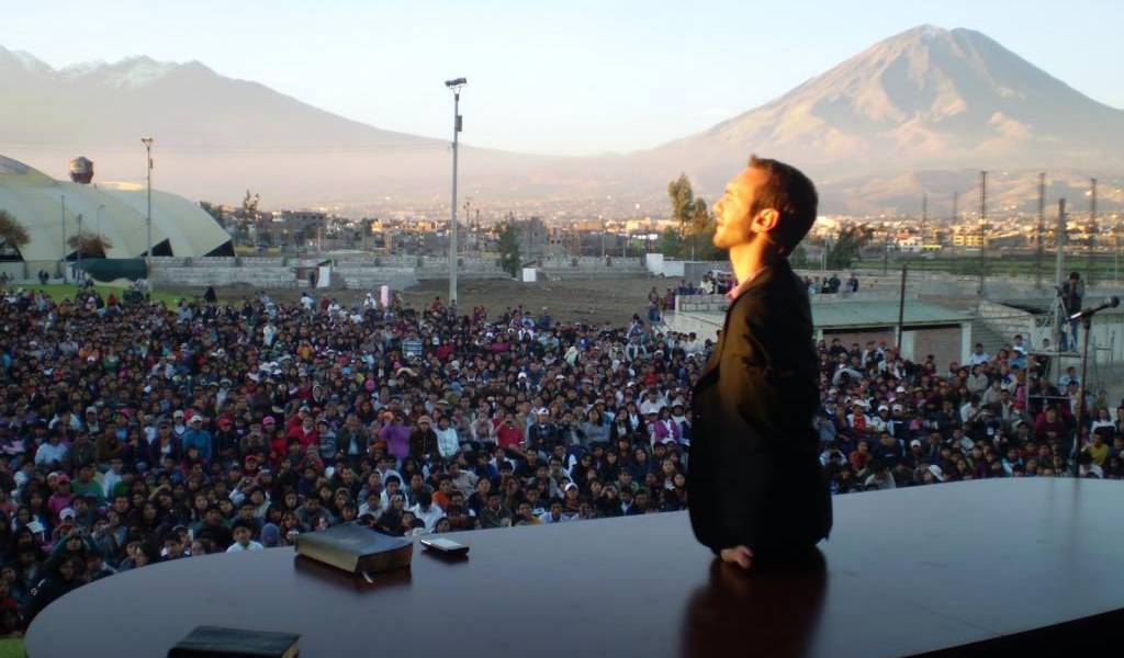 Ecuador recibe a Nick Vujicic, un hombre que sin extremidades le sonríe a la vida
