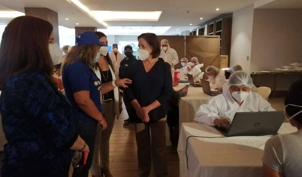 Maestros temen contagiarse COVID-19, pese a vacunación