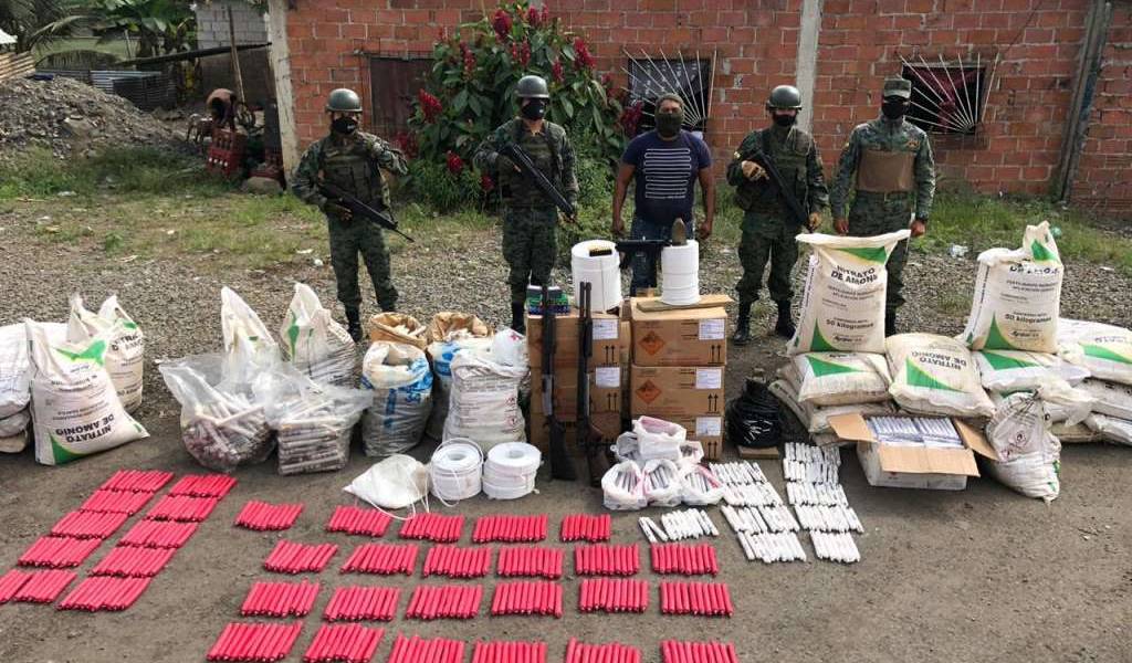 Decomisan armamento, municiones y explosivos en 4 campamentos mineros ilegales