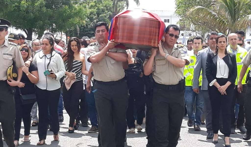 Restos de policía asesinado serán sepultados en Arenillas