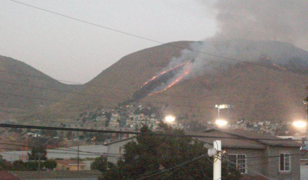 Registran incendio en Cerro Colorado, parte de un bosque protegido en Guayaquil
