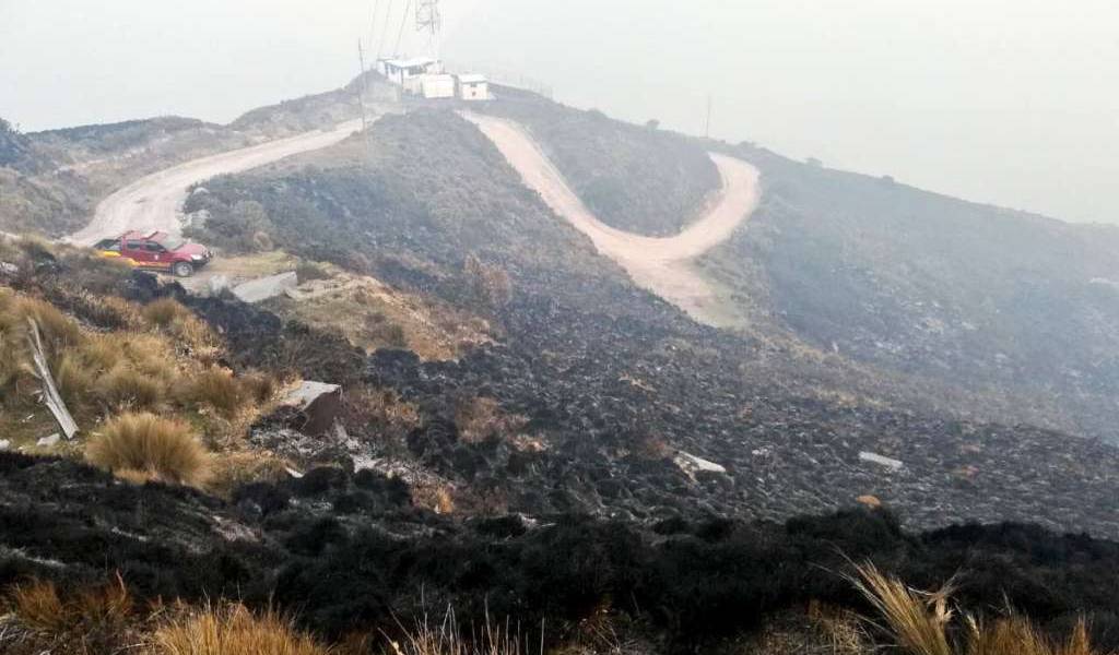 Incendio forestal continúa en el lado del cantón Mejía