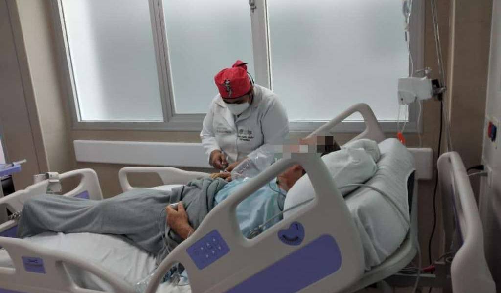 Familiares de pacientes en hospital de Portoviejo compran medicinas por fuera